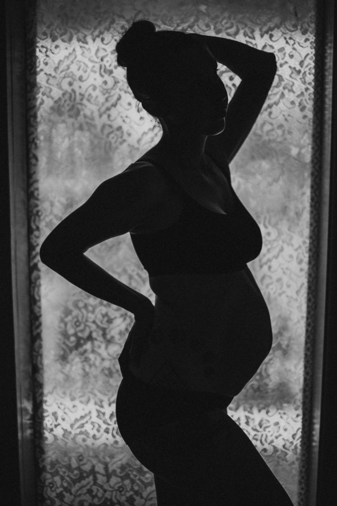 black and white pregnancy silhouette at 20 weeks pregnant
