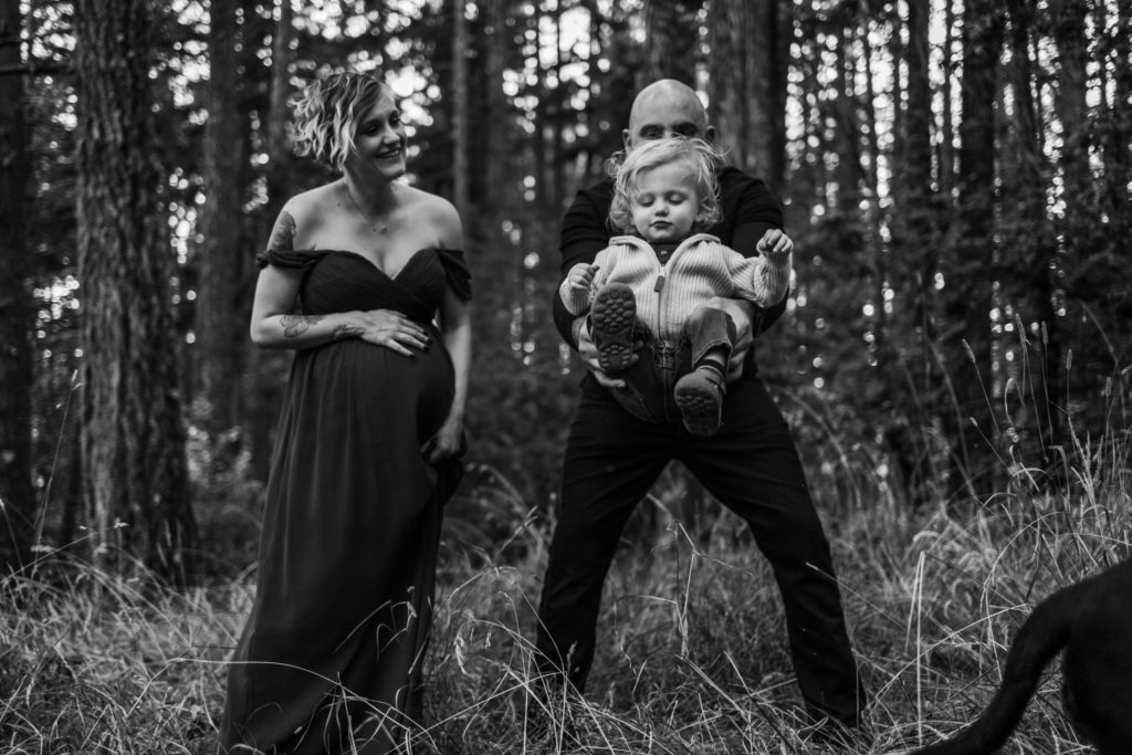 Playful family maternity session at Spencer Butte in Eugene Oregon with family and birth photographer Lux Marina Photography
