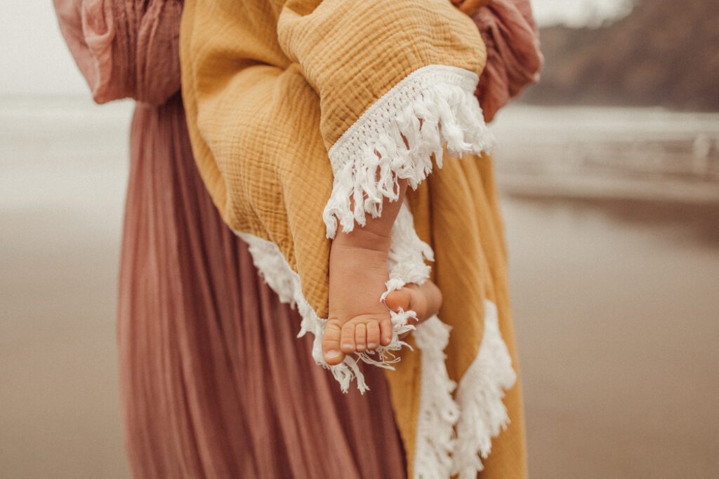 Oregon Coast family photo styling tips from Lux Marina Photography Eugene Oregon based family and birth photographer 