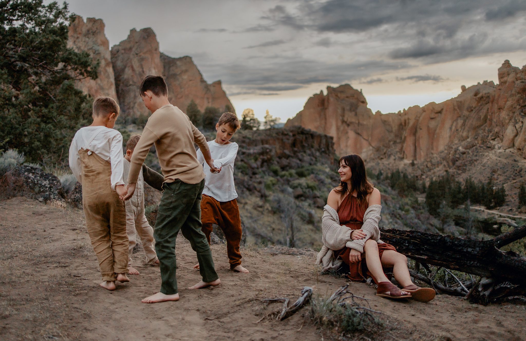 Tips for what to wear for summer family photos in the PNW with Eugene, Oregon based photographer Lux Marina Photography