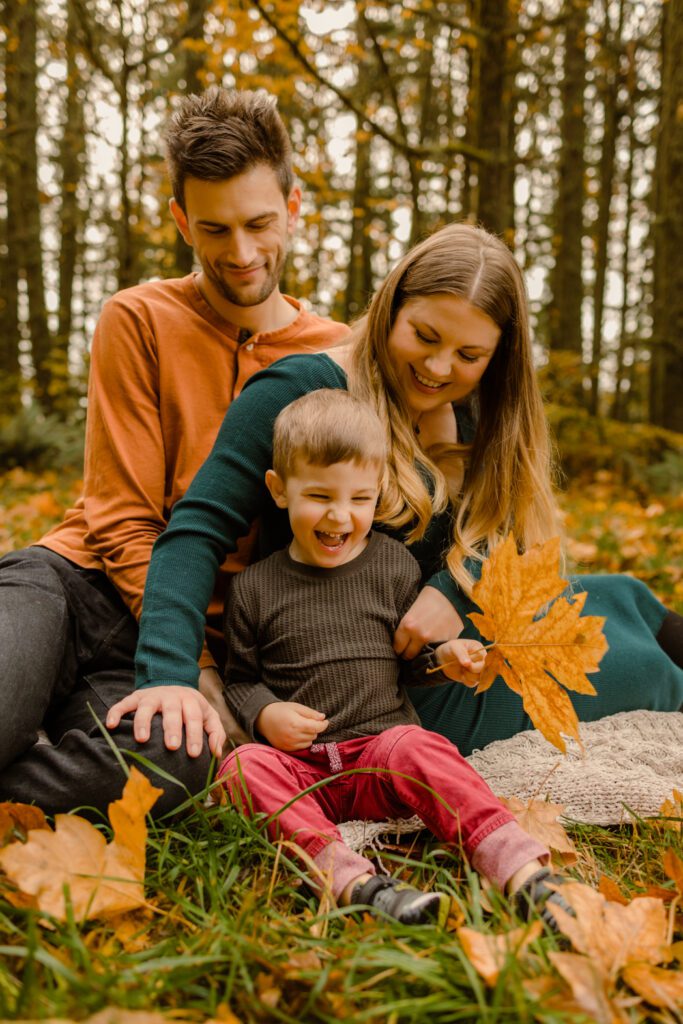 Fall family photos at Spencers Butte in Eugene Oregon