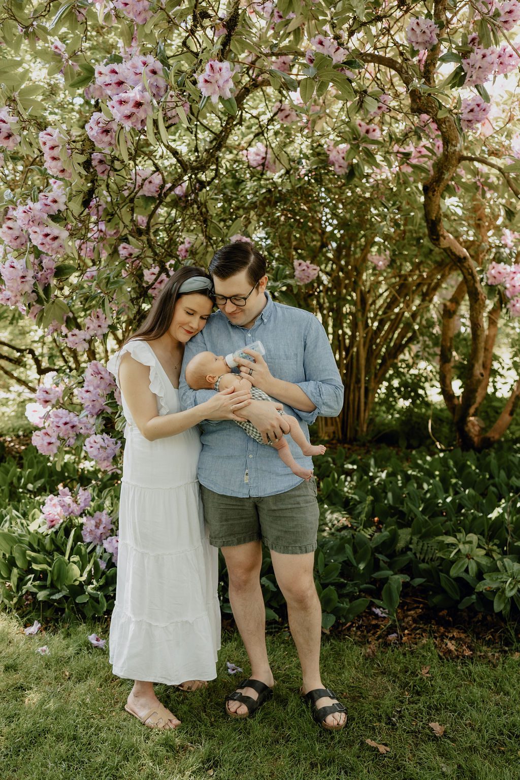 Outdoor spring newborn session at Hendricks Park, a beautiful location option for spring photo sessions