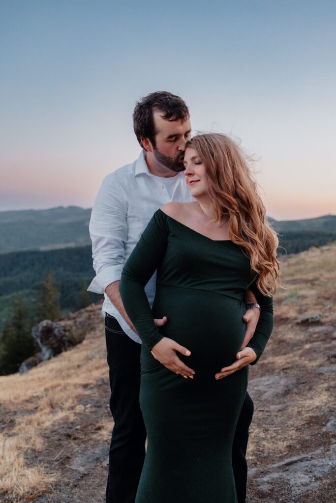 Horse Rock Ridge offers forest and mountain views with incredible sunsets as seen in this summer maternity session with Lux Marina Photography, Eugene, Or based maternity photographer